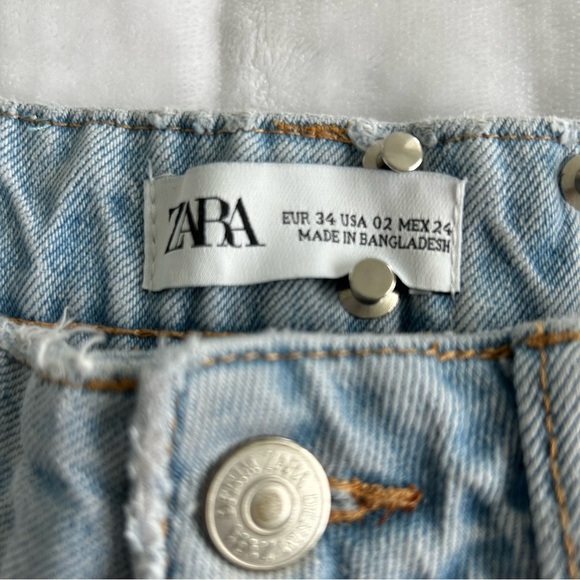 ZARA! HIGH WAIST! LIGHT WASH BLUE JEANS! - Picture 4 of 4